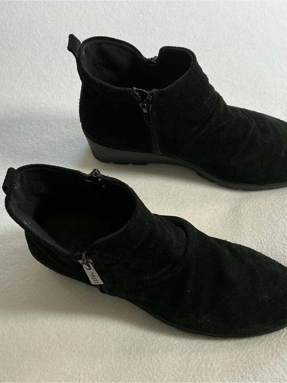 The FLEXX Black Suede Ankle Boots Women's Size US 8 EU 39 Wedge Side Zip